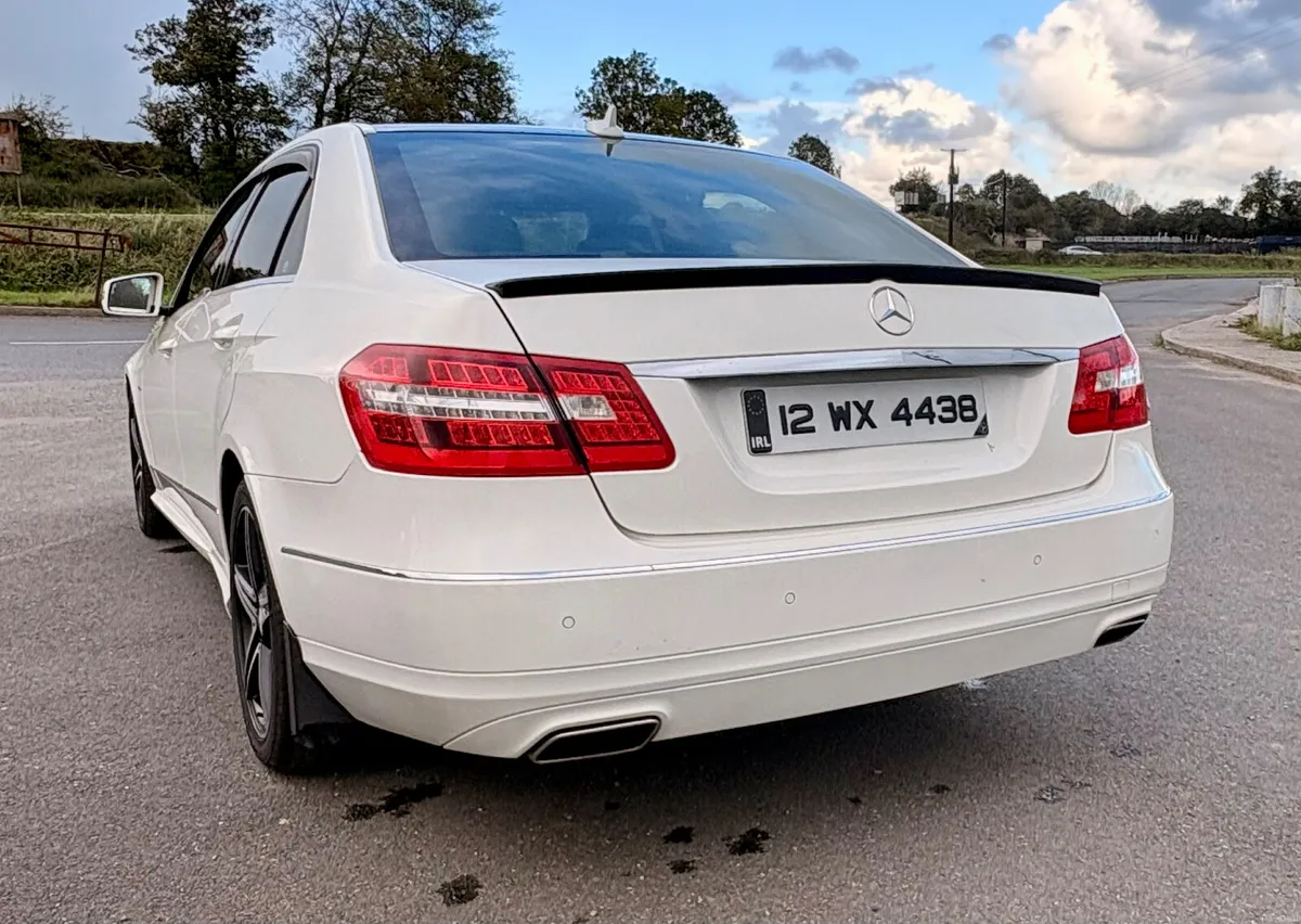 Mercedes-Benz E-Class 220 2012 Auto - Image 3