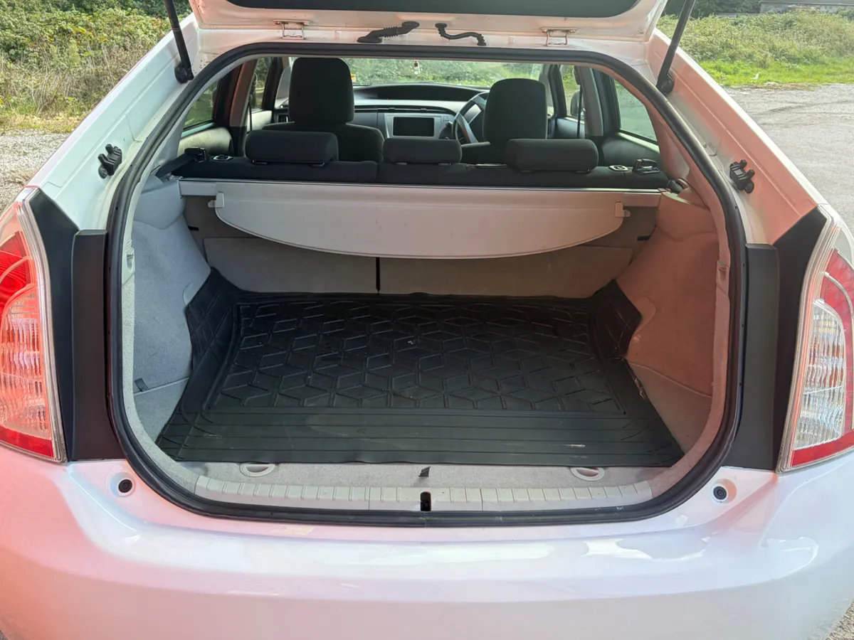 Toyota Prius 2014 petrol hybrid auto - Image 6