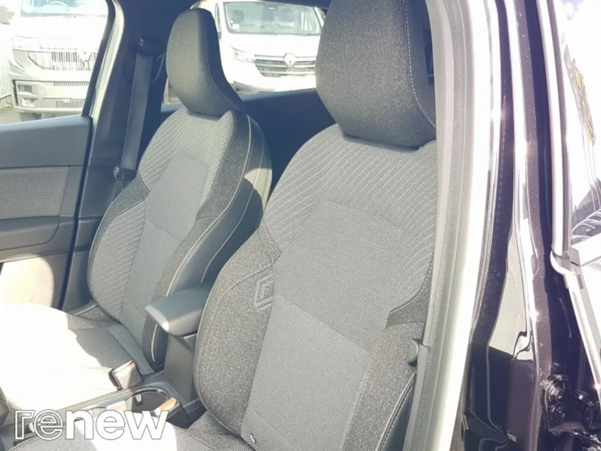 Renault Captur TECHNO E-TECH HYBRID - Image 5