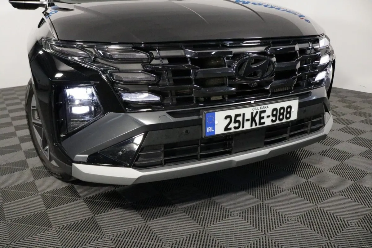 Hyundai Tucson Executive Plus Diesel 1.6 L SUV - 4 - Image 2