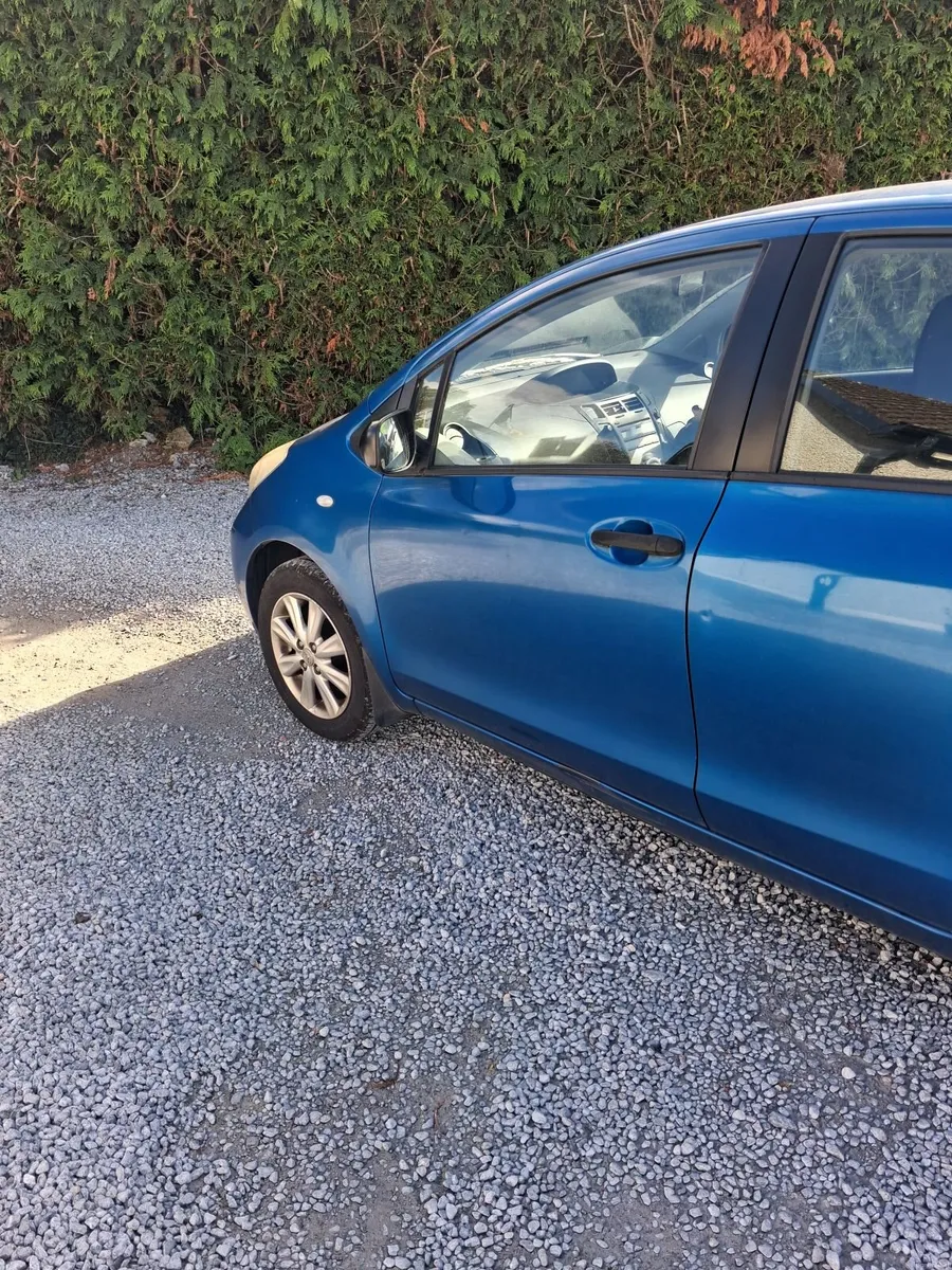 Toyota Yaris 2011 - Image 5