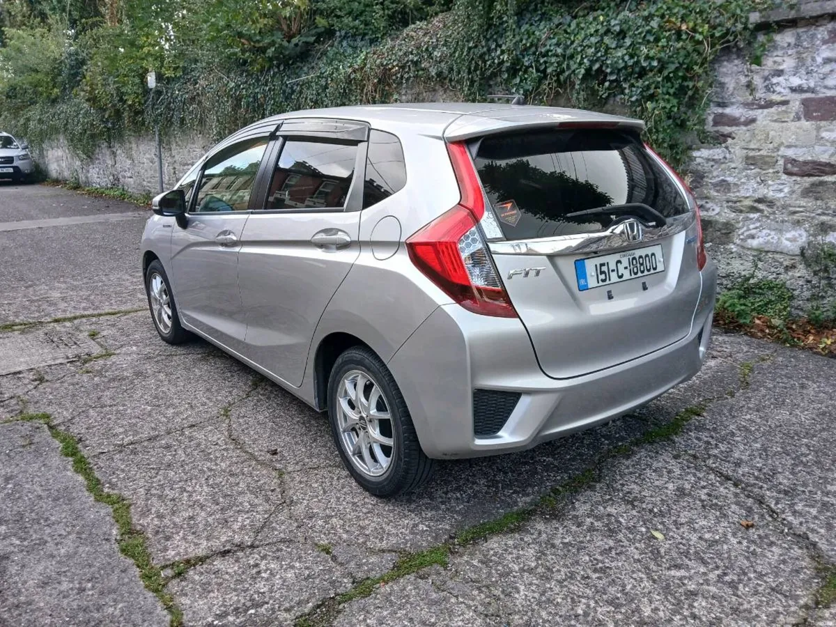 Honda Fit Hybrid 2015 - Image 2