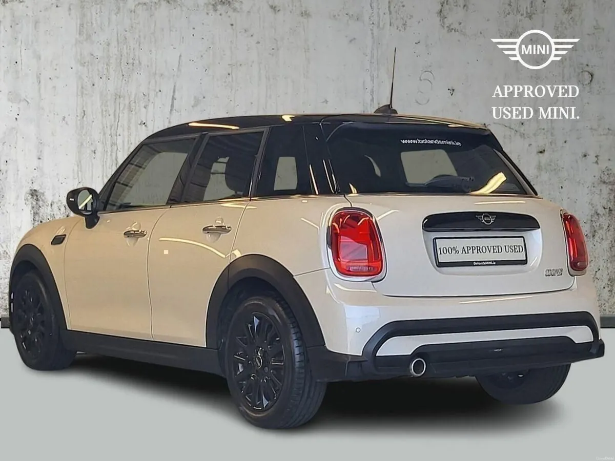 Mini Cooper 5-Door Cooper Classic - Image 2