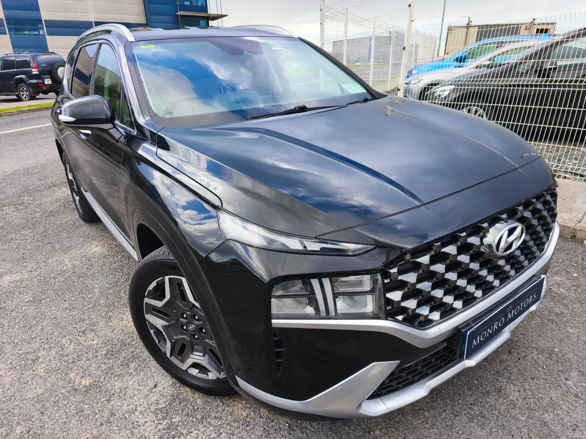 Hyundai Santa Fe 2022 1.6 PHEV 4WD Executive Plus - Image 3