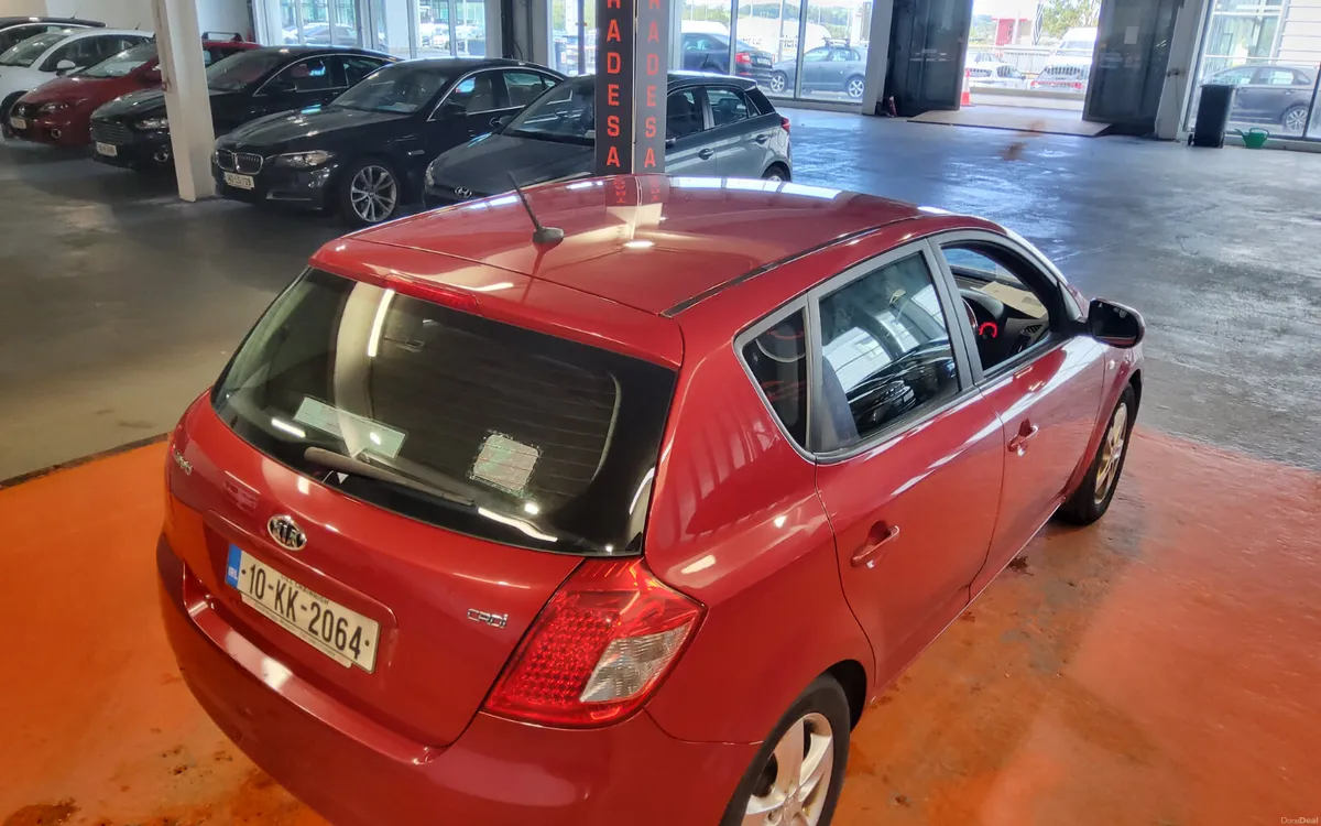 Kia Ceed 2010 - Image 2