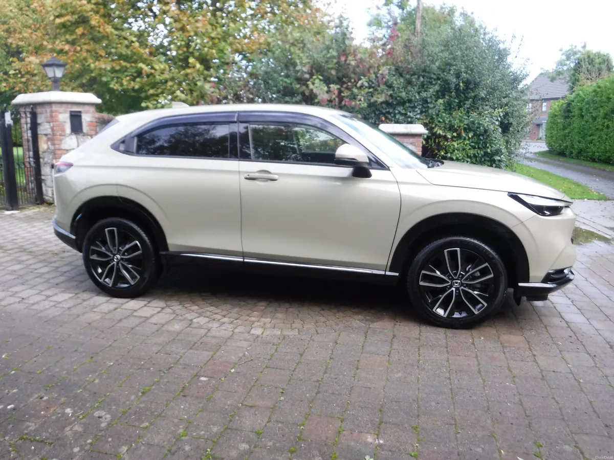 HONDA VEZEL 1.5 AUTO HYBRID Z-SPEC NEW MODEL - Image 2
