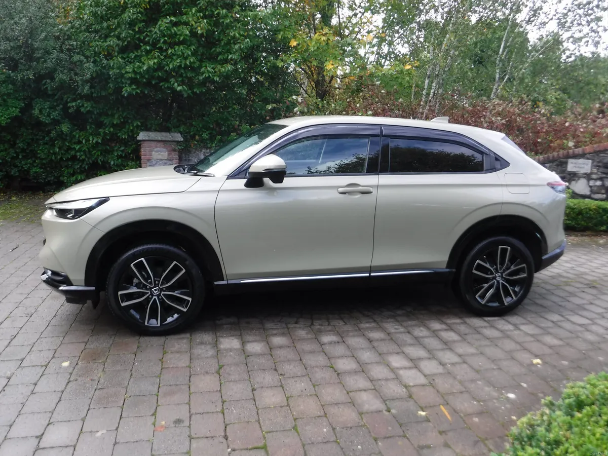 HONDA VEZEL 1.5 AUTO HYBRID Z-SPEC NEW MODEL - Image 5