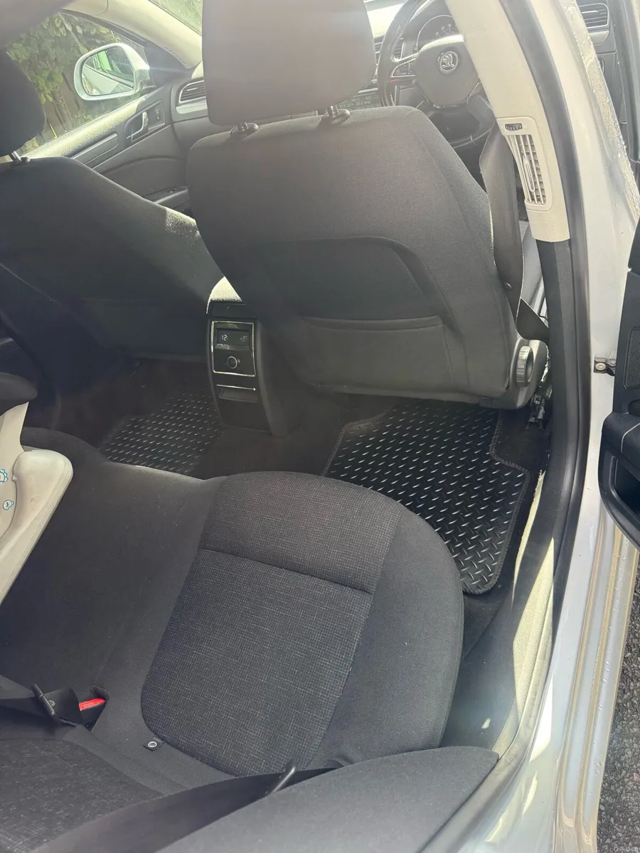2014 Skoda Superb 1.6 tdi - Image 5