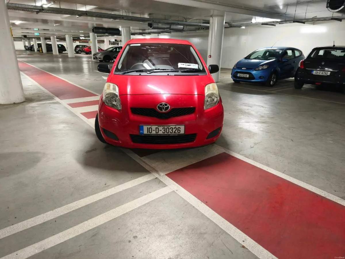 Toyota Yaris very low km - Image 4