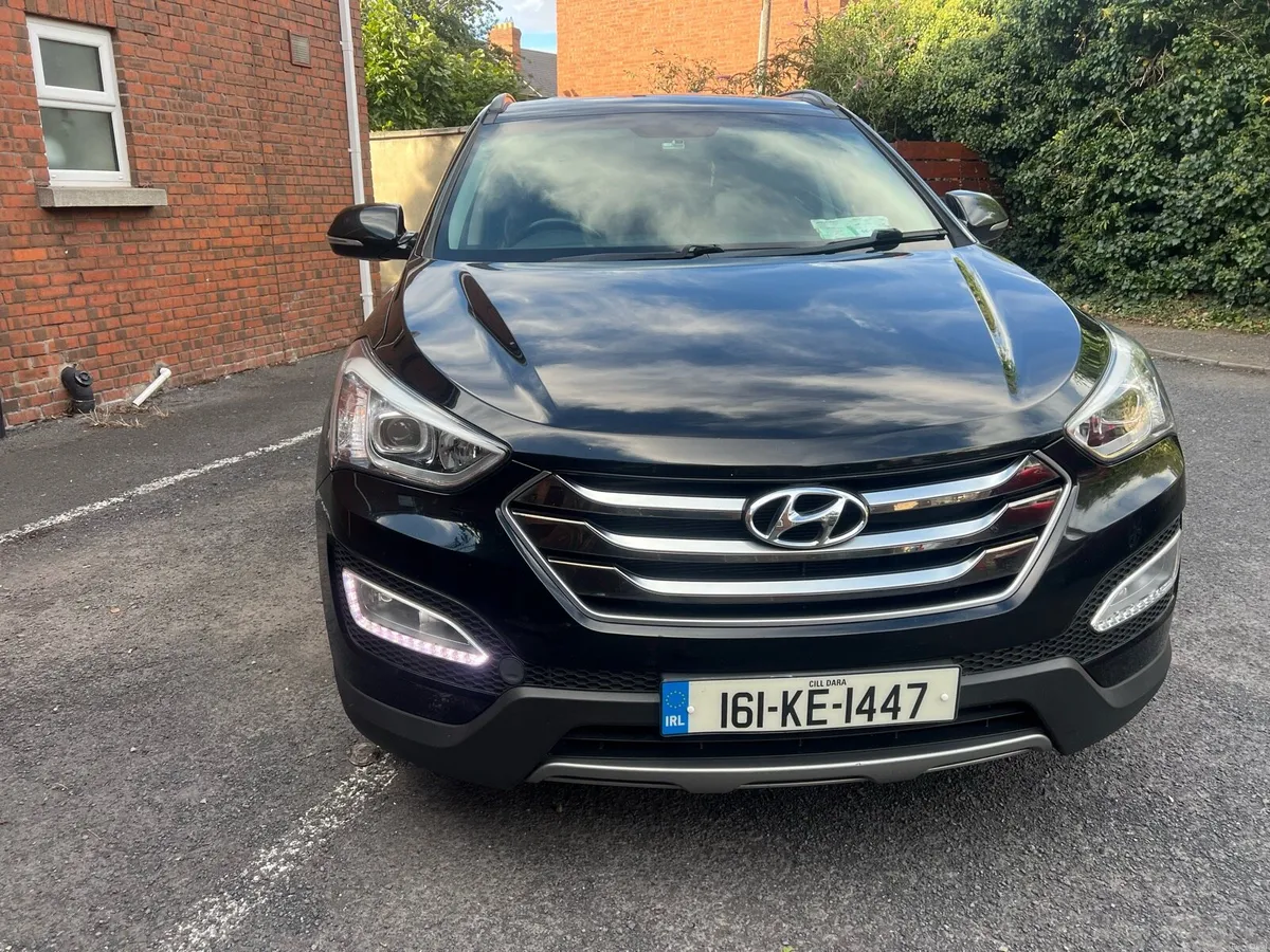 Hyundai Santa Fe 7 seater 4x4 - Image 1