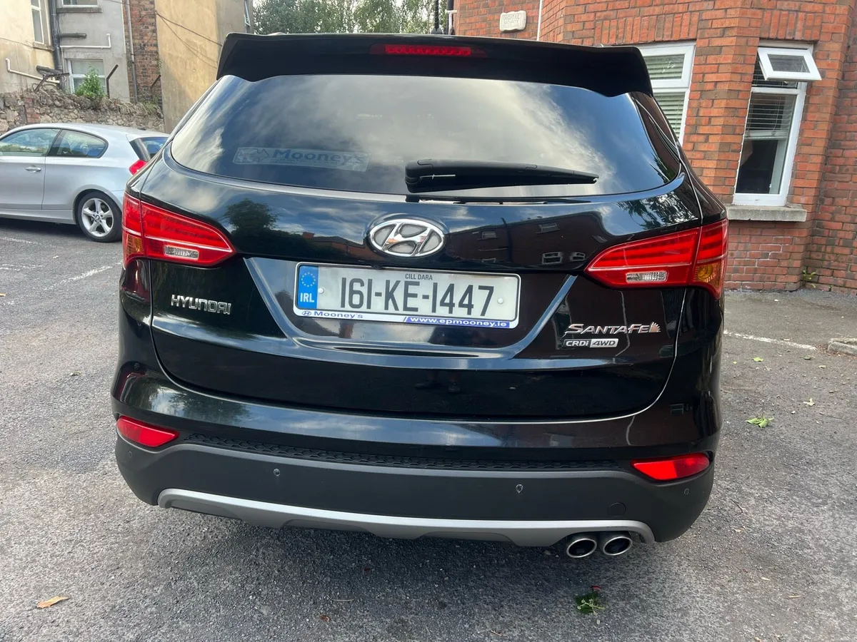Hyundai Santa Fe 7 seater 4x4 - Image 6