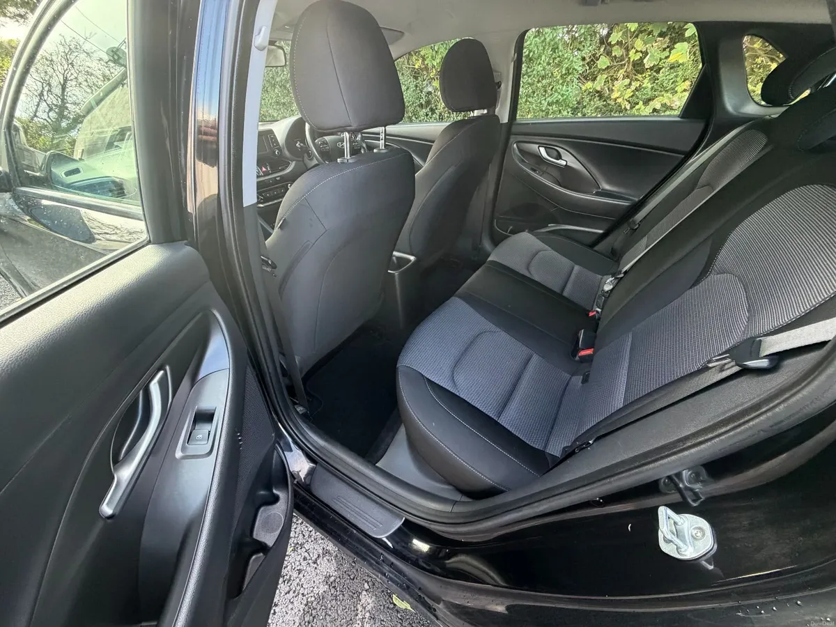 2017 Hyundai i30 1.6 Diesel Deluxe - Image 6