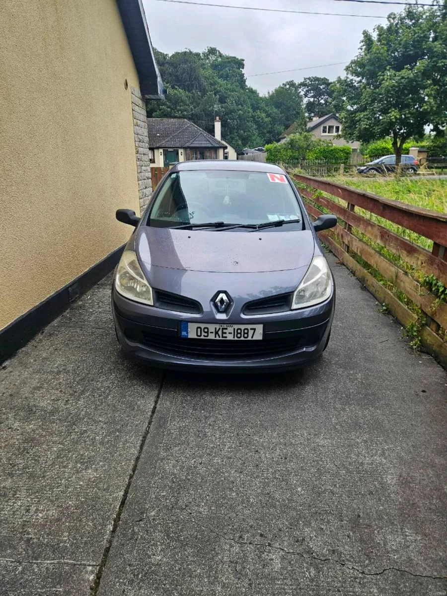 Renault Clio 1.2 16V 2009 - Image 1