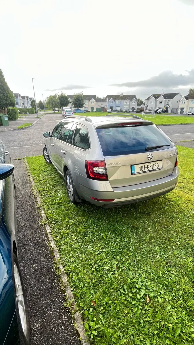Skoda Octavia 2018, 1.6D Estate - Image 3
