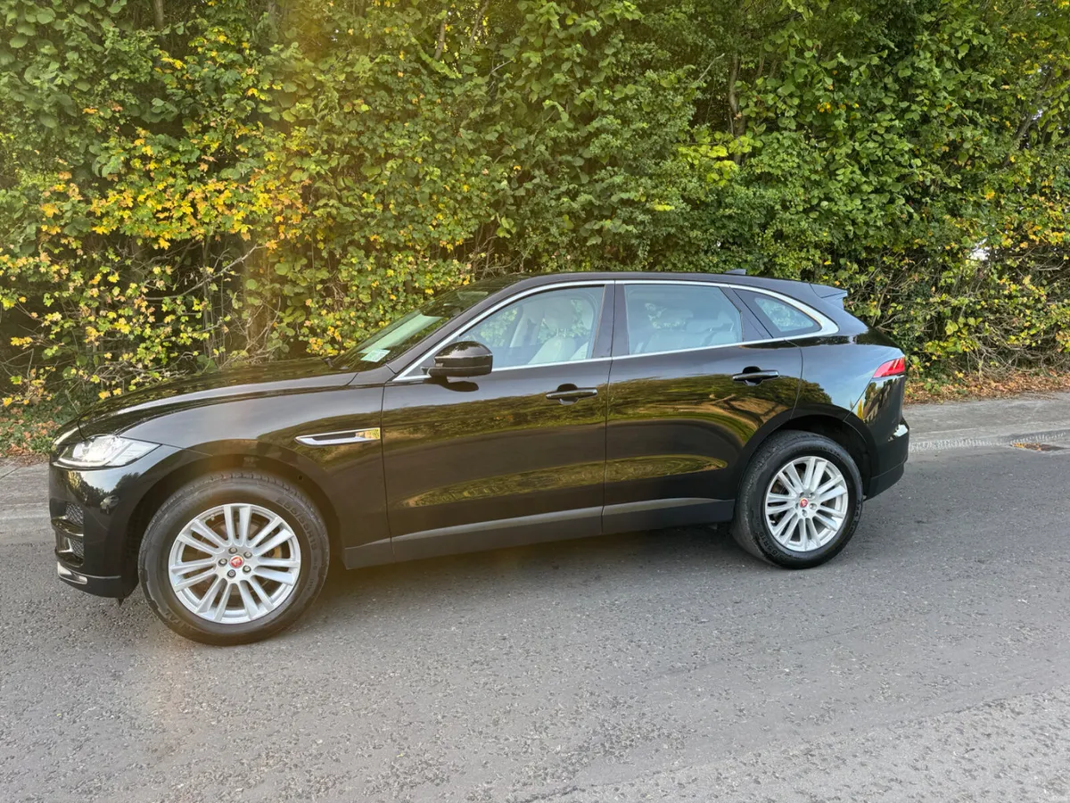 Jaguar F Pace low mileage automatic glass roof - Image 6