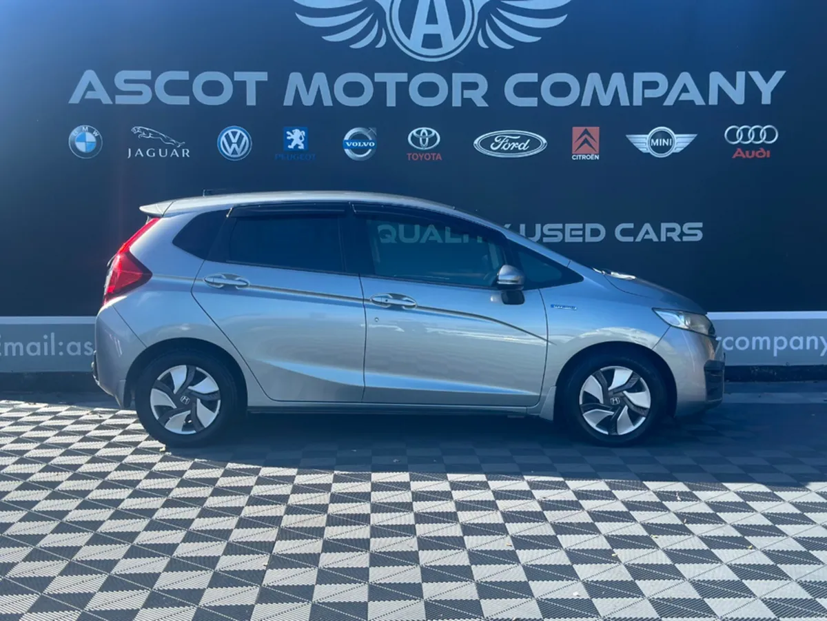 Honda Fit 1.5 Petrol Hybrid, Automatic - Image 5