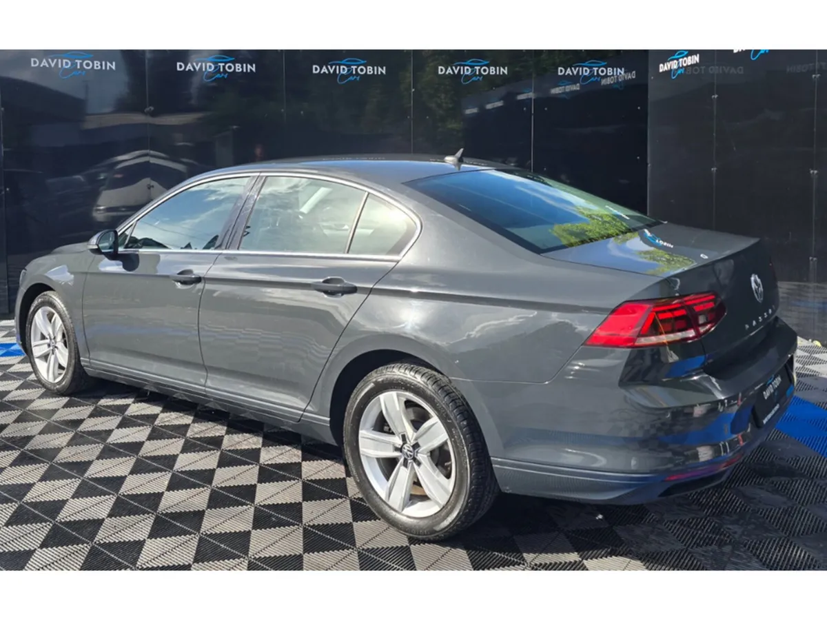 Volkswagen Passat 2.0 TDI SE NAV 150PS 4DR - Image 5