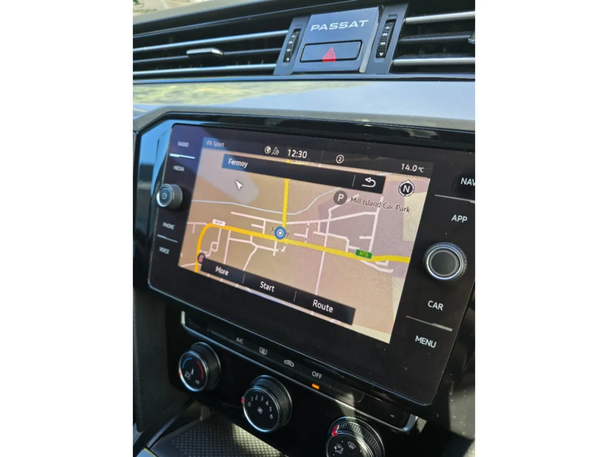 Volkswagen Passat 2.0 TDI SE NAV 150PS 4DR - Image 3