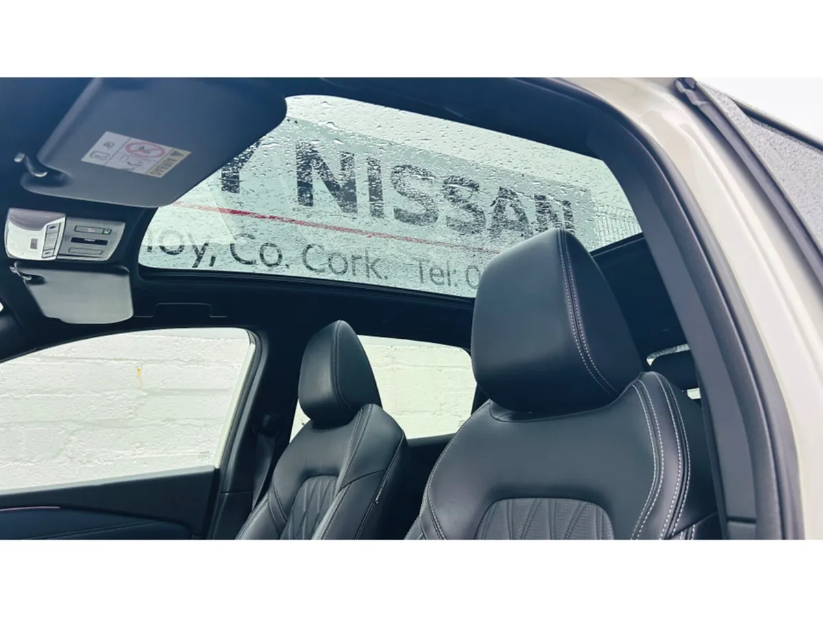 Nissan Qashqai FULL LEATHER HEATED SEATS LOW MILEA - Image 3