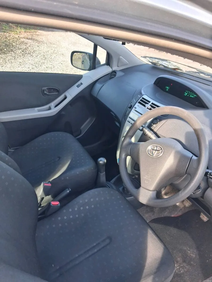 Toyota yaris hatchback - Image 3