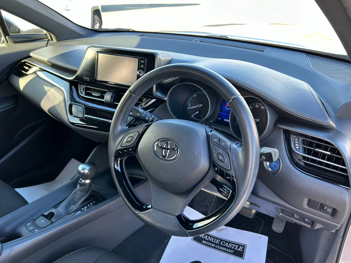 TOYOTA C-HR 2017, 1.8 HYBRID AUTO LOW KMS - Image 5