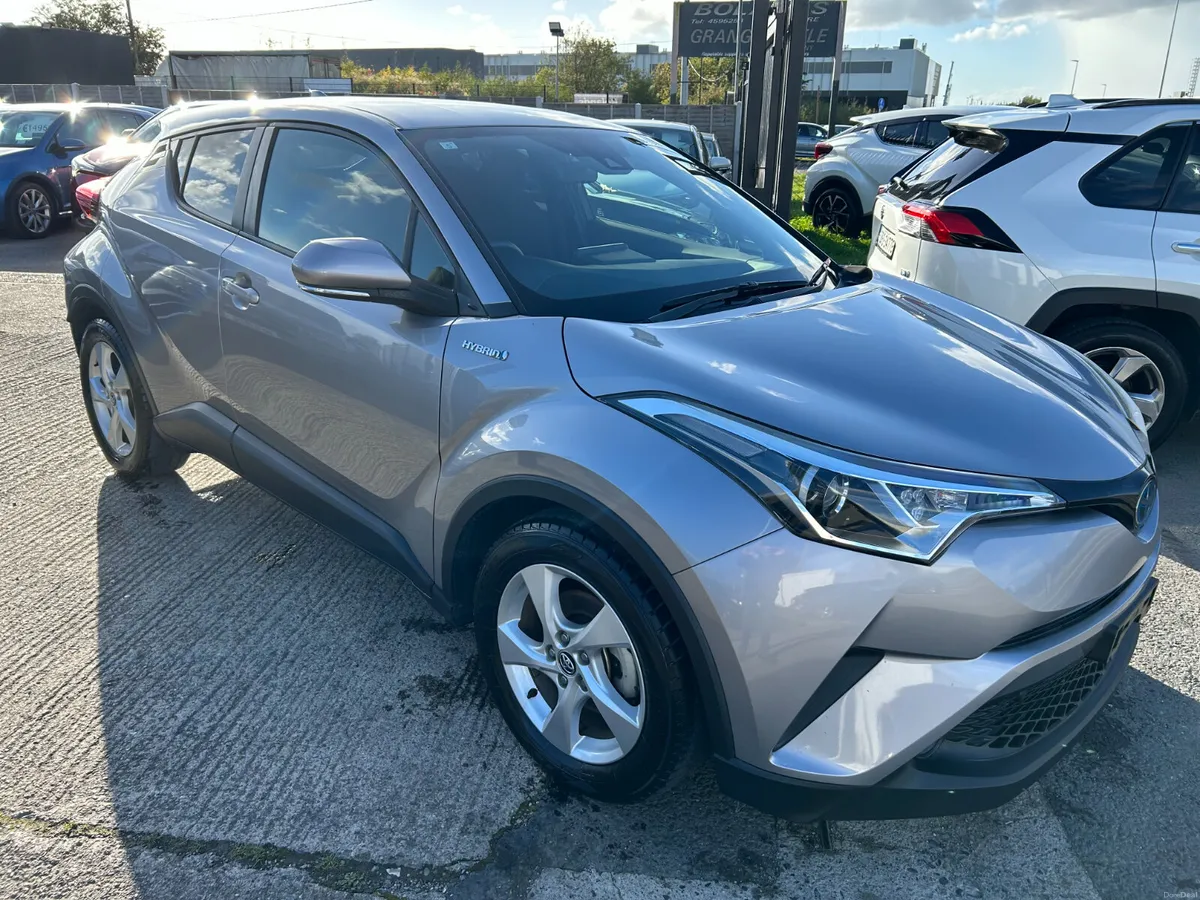TOYOTA C-HR 2017, 1.8 HYBRID AUTO LOW KMS - Image 1