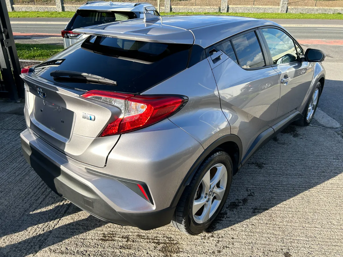 TOYOTA C-HR 2017, 1.8 HYBRID AUTO LOW KMS - Image 4