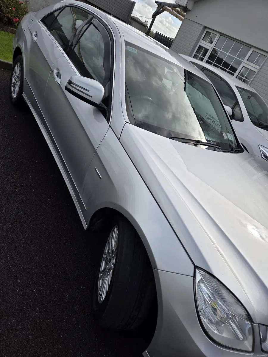 mercedes 220d lots of money spent car is like new - Image 2