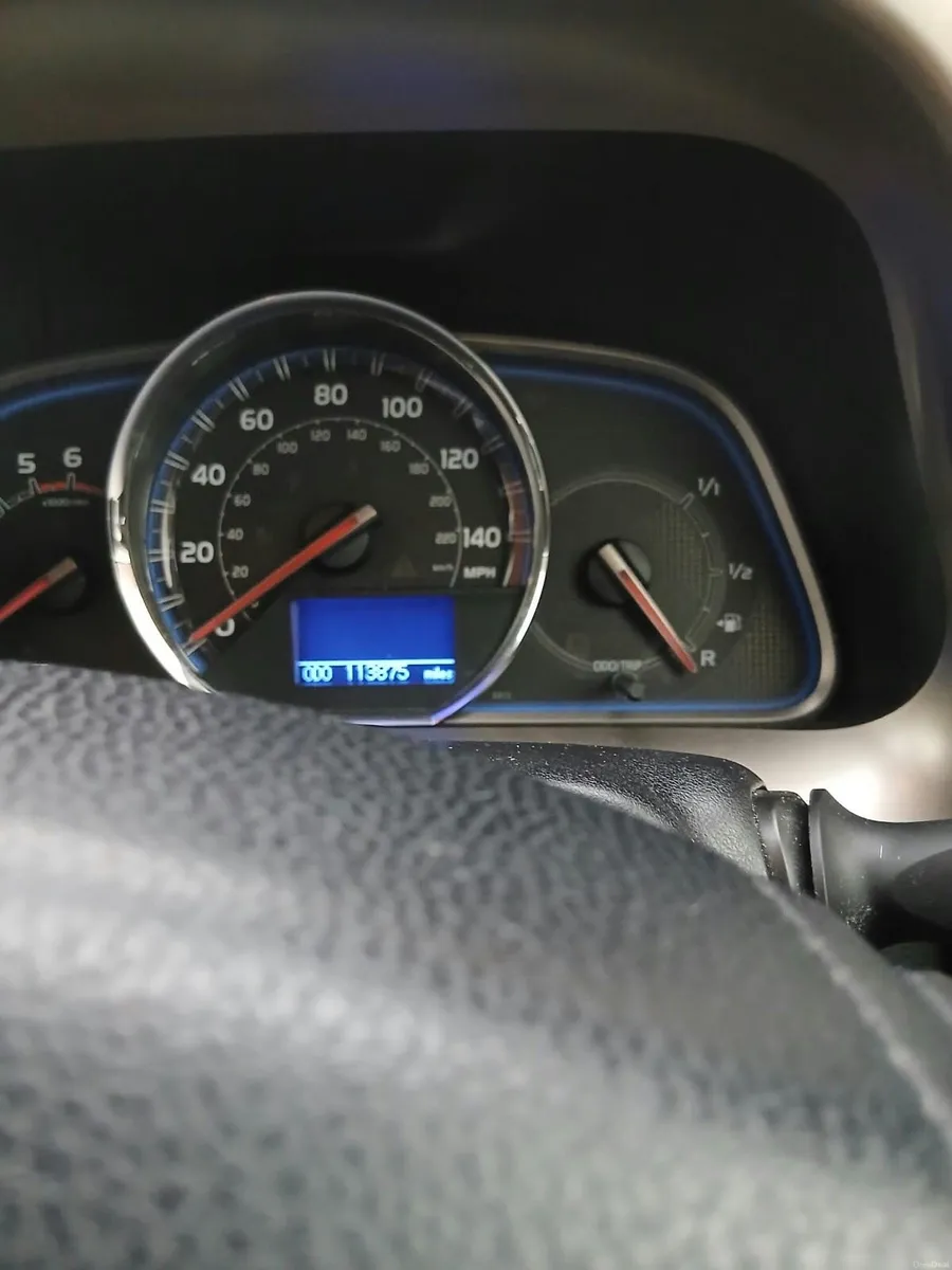 2015 Toyota RAV4 AWD - Image 6