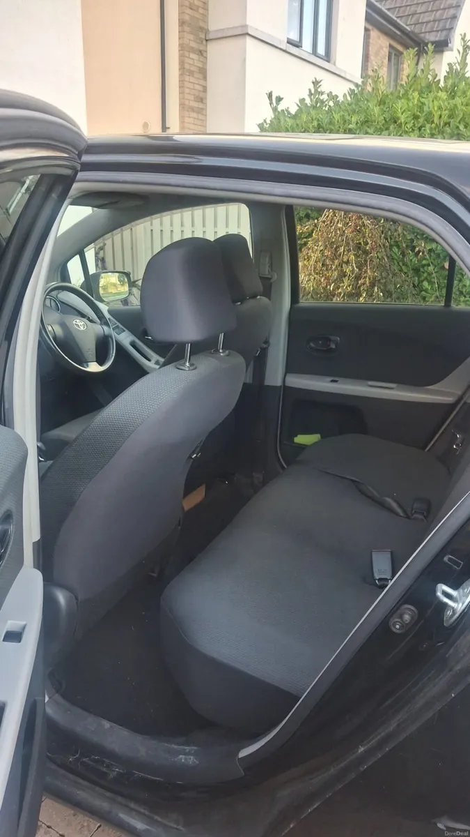 Toyota Vitz 2010 - Image 3