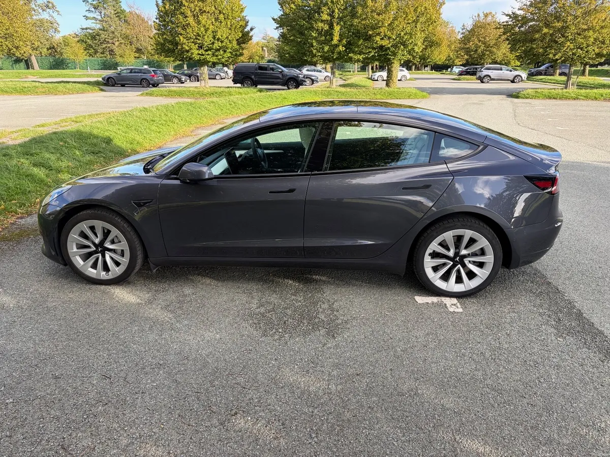 Tesla Model 3 2022 - Image 4