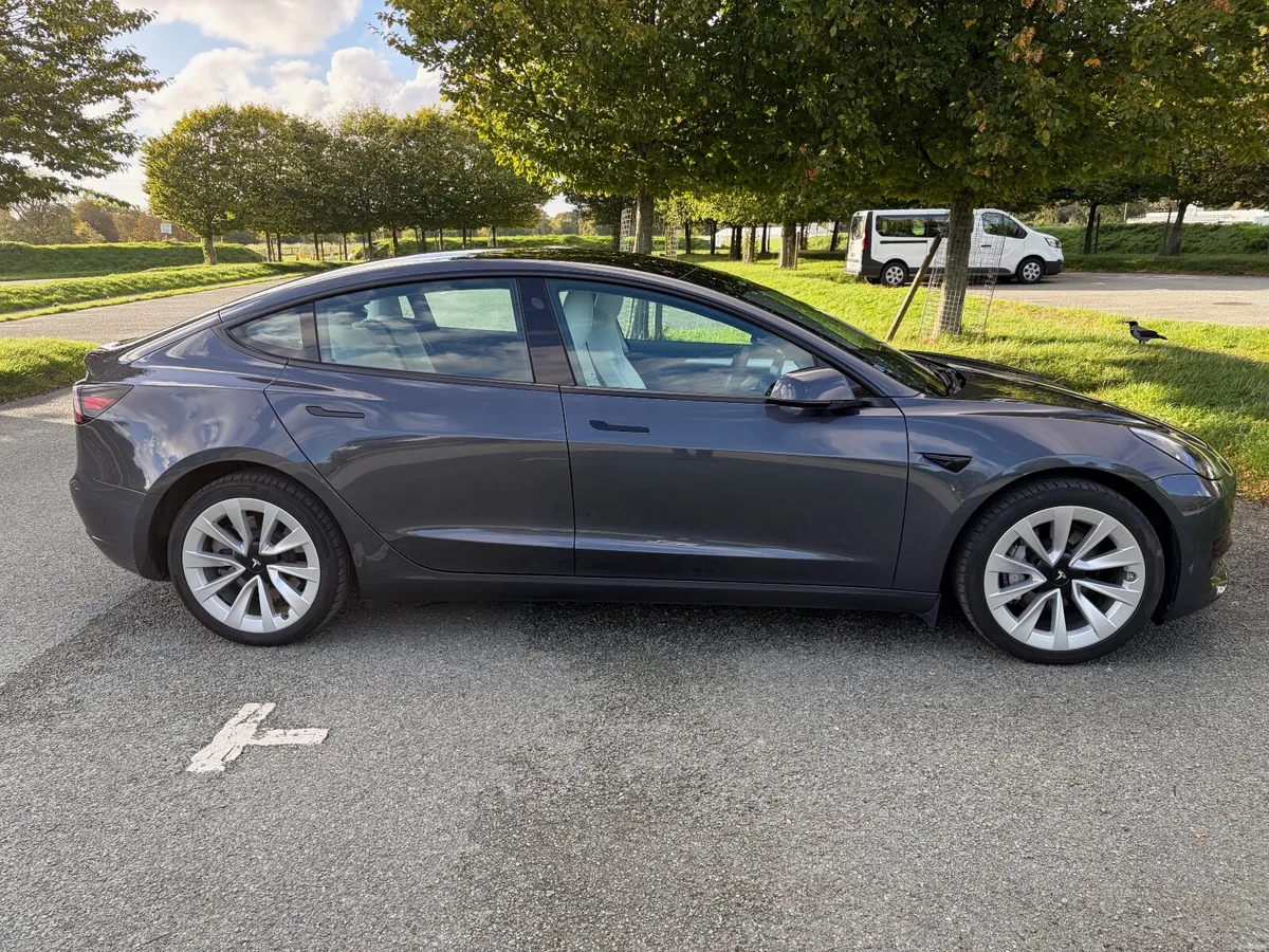 Tesla Model 3 2022 - Image 5