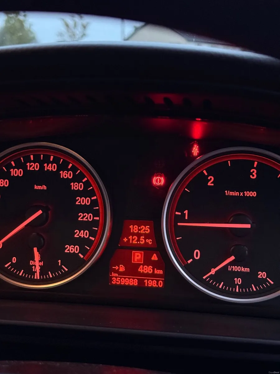 BMW 5-Series 2010 - Image 5