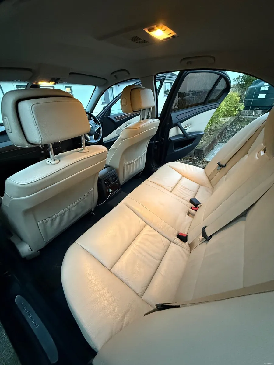 BMW 5-Series 2010 - Image 3