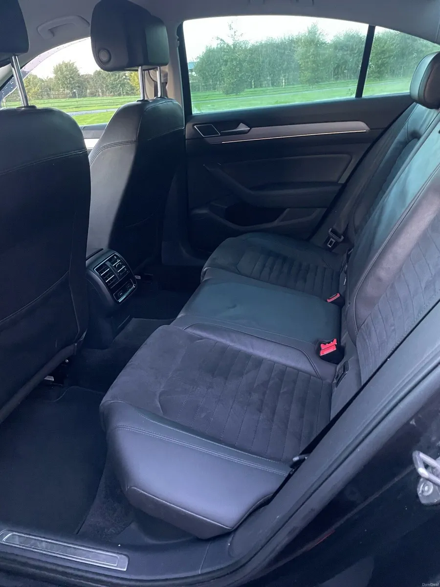 Volkswagen Passat - Image 4