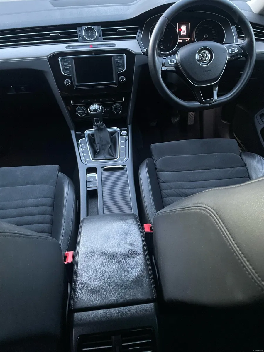 Volkswagen Passat - Image 6