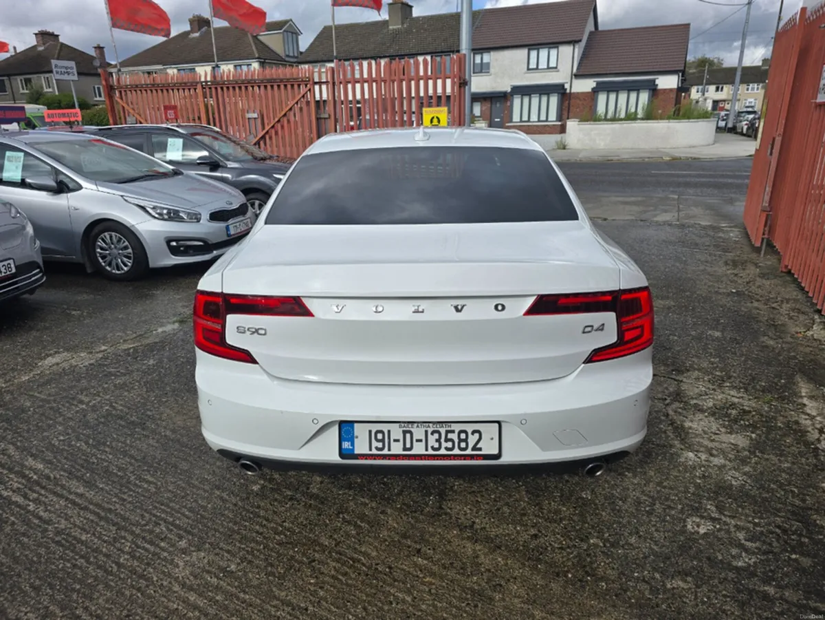Volvo S90 D4 MOMENTUM 4DR AUTO FULL LEATHER - Image 4