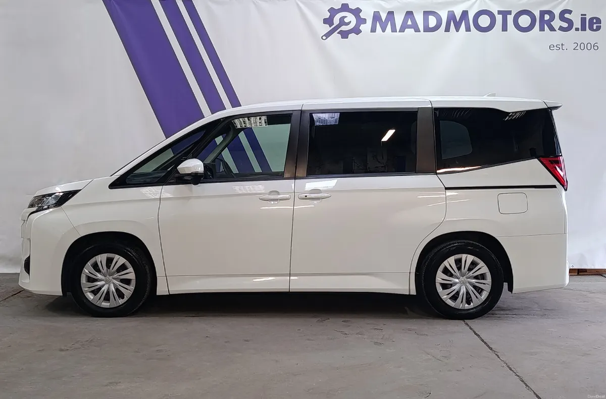 (2yr Warranty) 221 Toyota Noah 1.8 Hybrid Auto - Image 4