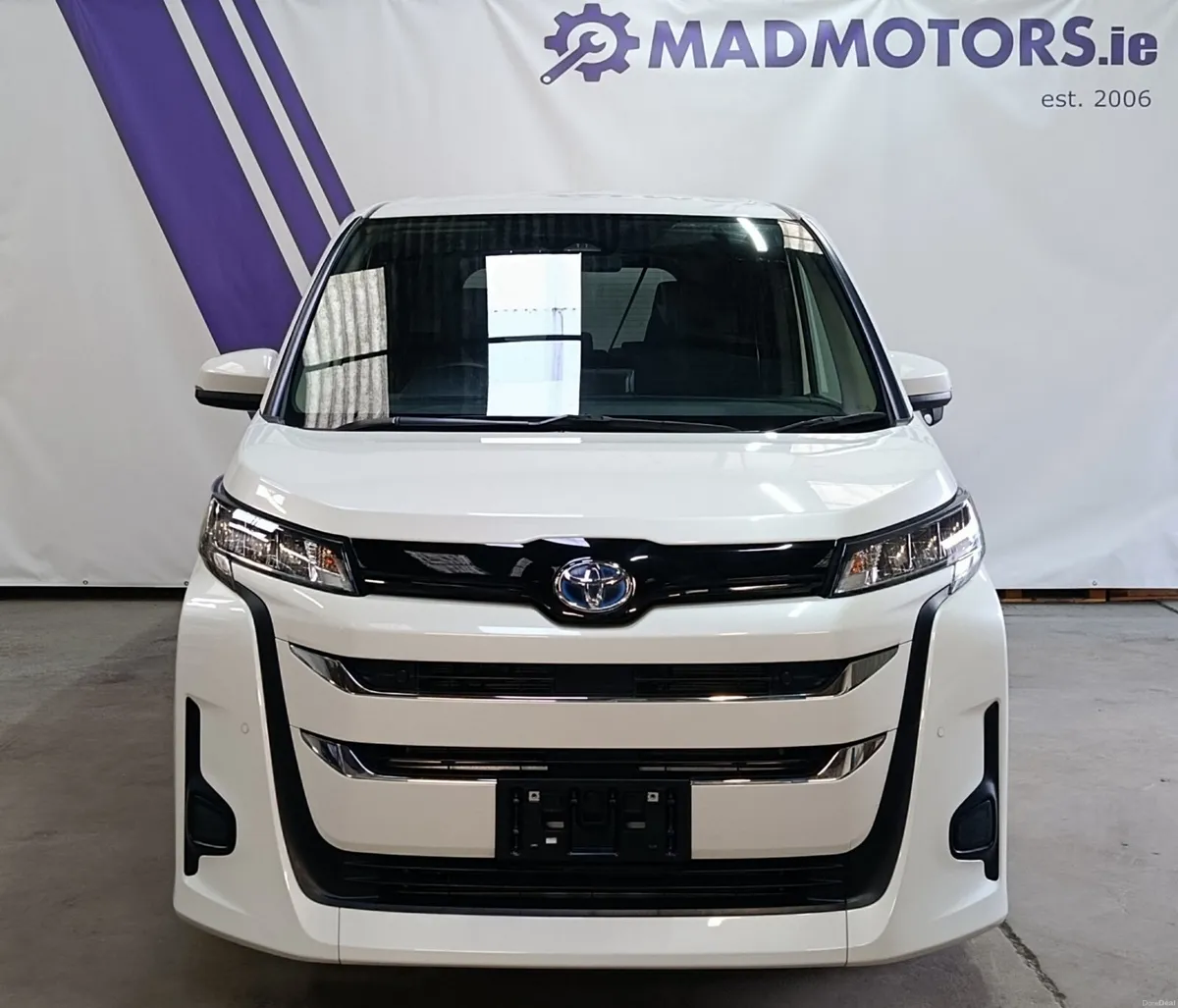 (2yr Warranty) 221 Toyota Noah 1.8 Hybrid Auto - Image 2