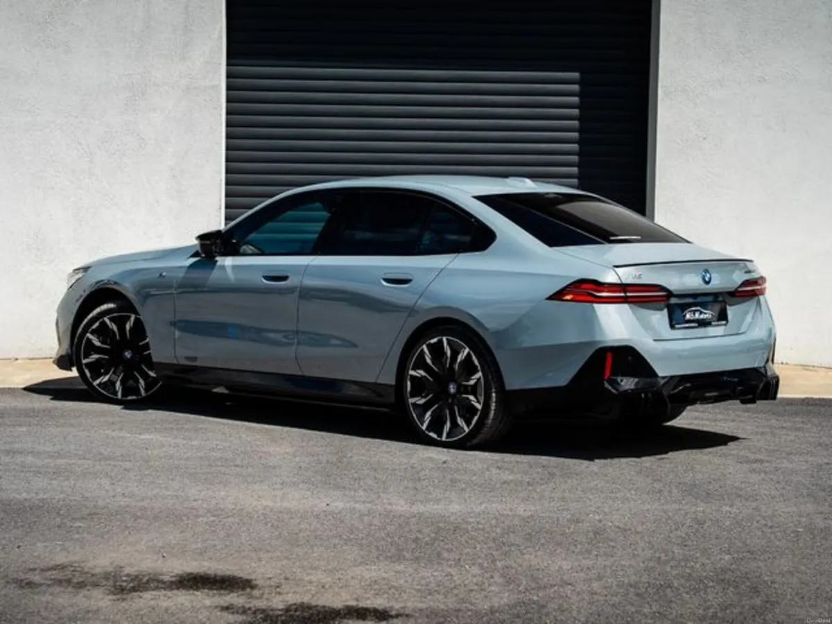 BMW i5 EDRIVE40 M SPORT - Image 3