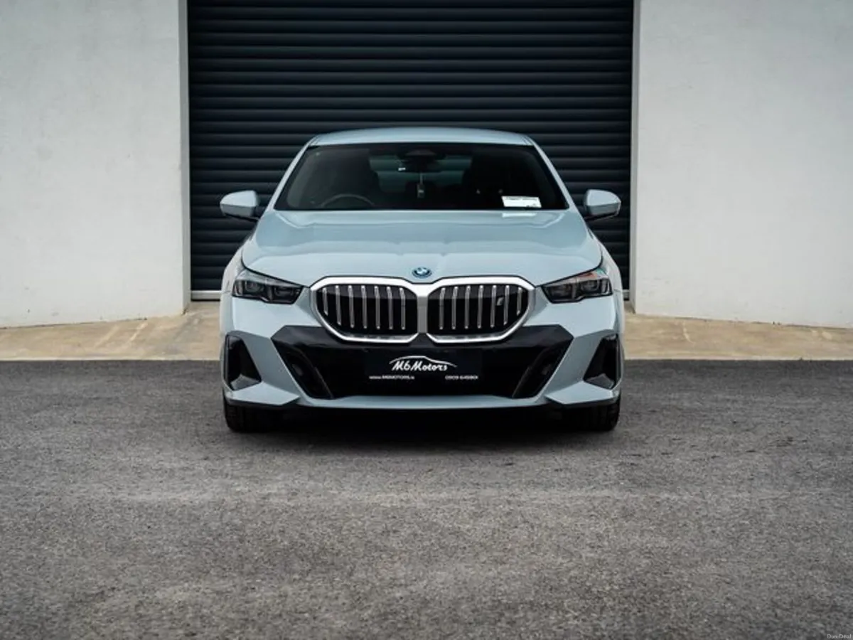 BMW i5 EDRIVE40 M SPORT - Image 5