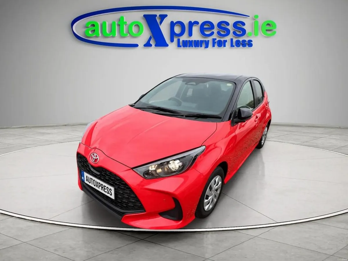 Toyota Yaris 1.5 Petrol, ULTRA LOW Mileage, Revers - Image 5