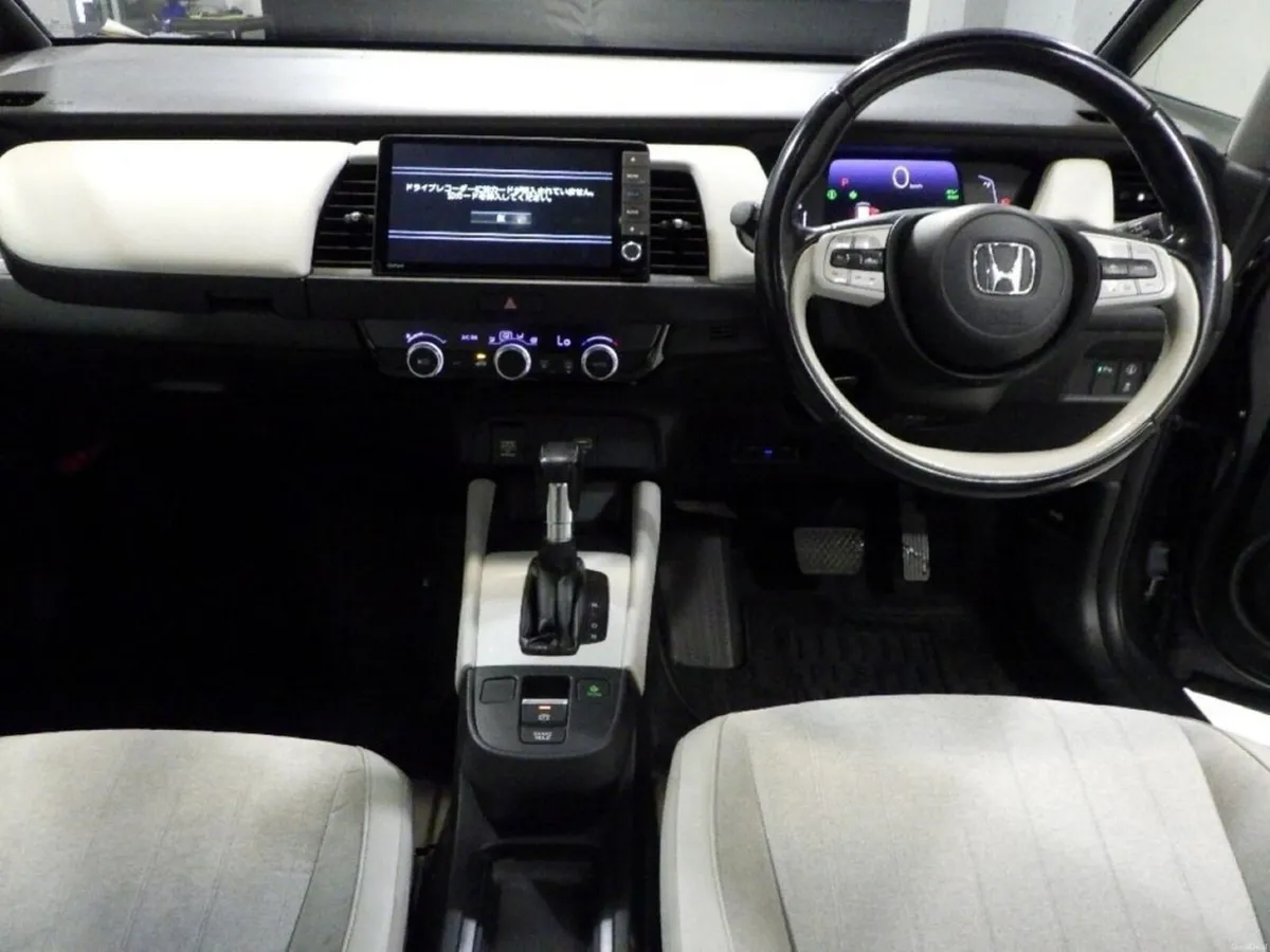 Honda Fit 1.5 HYBRID AUTOMATIC - PUSH BUTTON START - Image 3