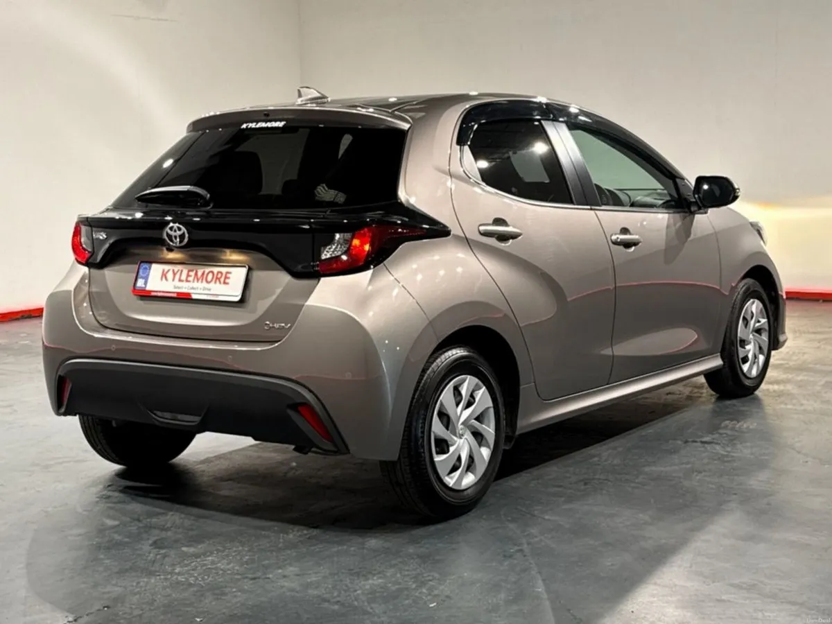 Toyota Yaris 1.5 HYBRID AUTOMATIC - PUSH BUTTON ST - Image 3