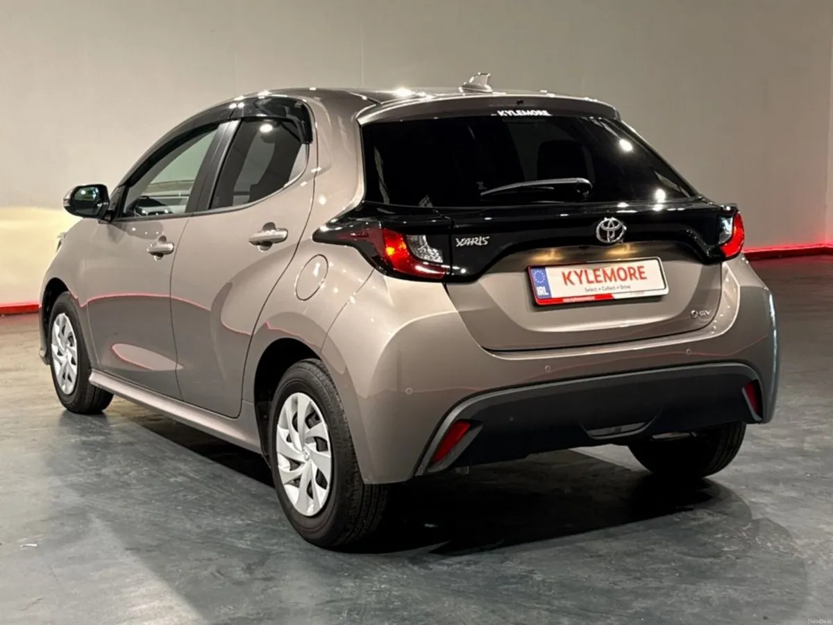 Toyota Yaris 1.5 HYBRID AUTOMATIC - PUSH BUTTON ST - Image 5