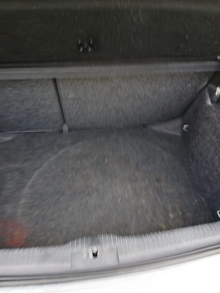 Volkswagen Polo 2004 - Image 2