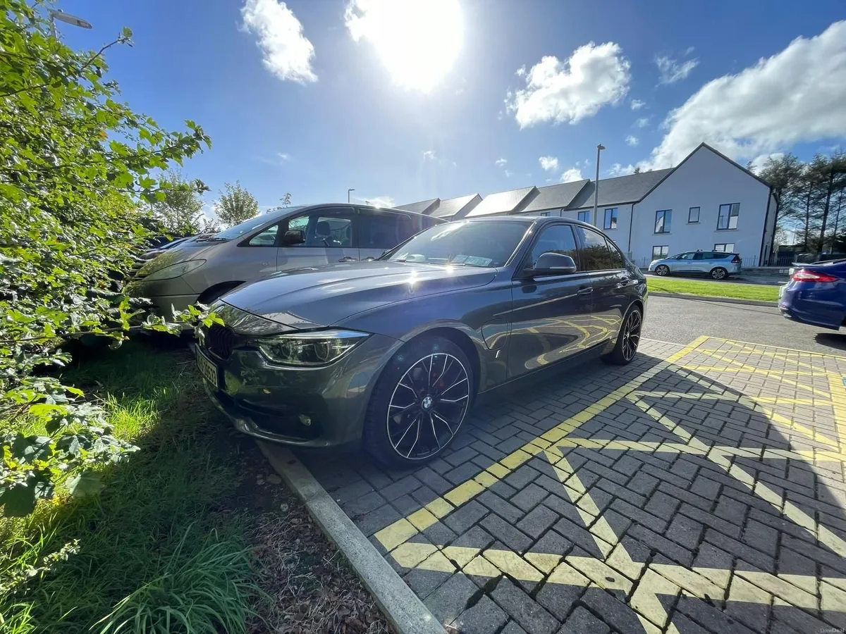 BMW 3-Series 2018 - Image 4