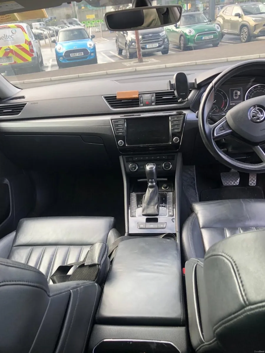Skoda Superb 2017 - Image 5