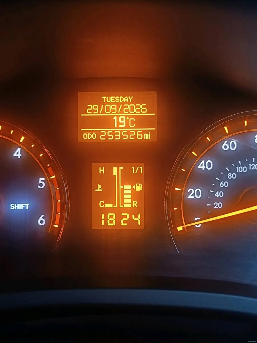 Toyota Avensis Estate - Image 6