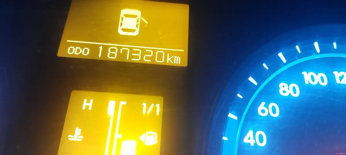 Toyota Avensis  Aura 2012 - Image 3